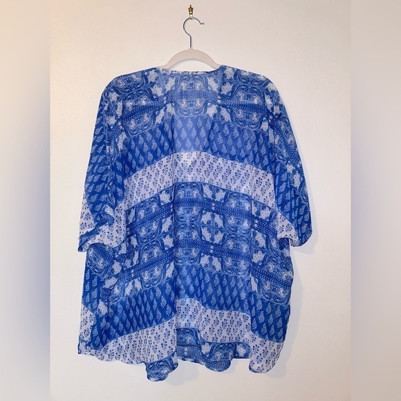 Show me your MuMu sheer blouse/top/tunic. Size Small Blue/White - V Neck - Picture 2 of 7